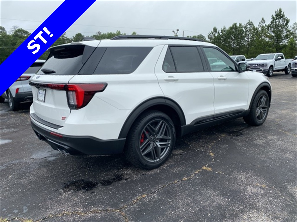 2025 Ford Explorer ST photo 13