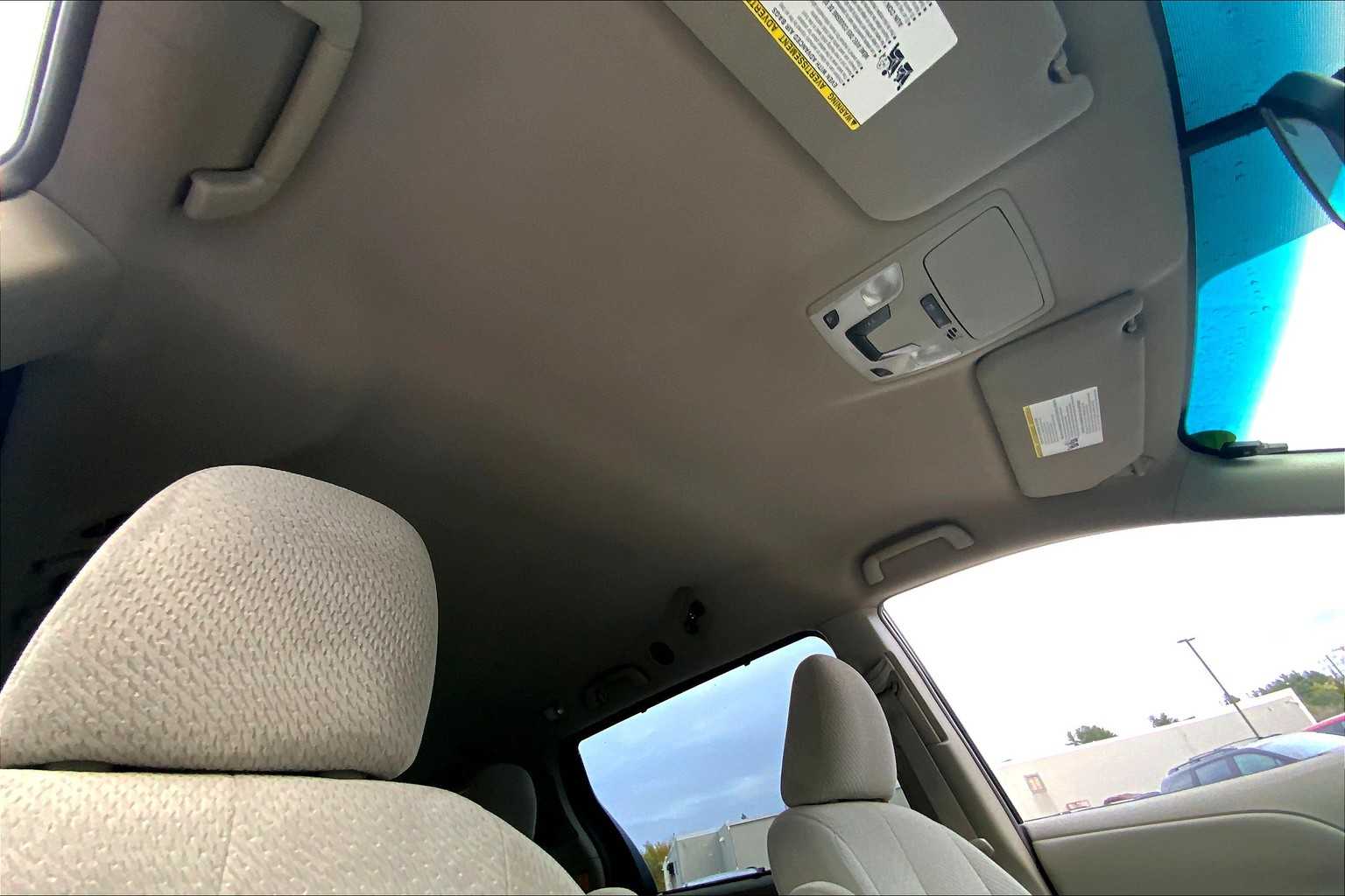 2011 Toyota Sienna LE photo 13