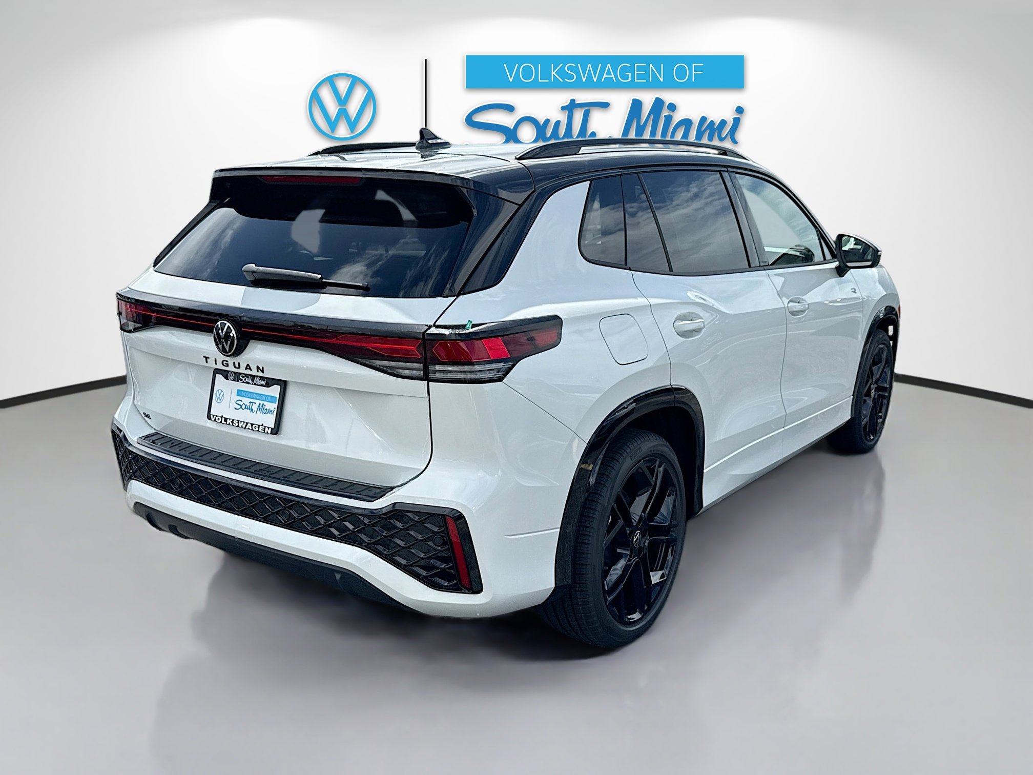 2025 Volkswagen Tiguan SE R-Line Black photo 4