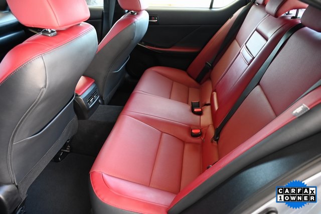 2022 Lexus IS 300 photo 10