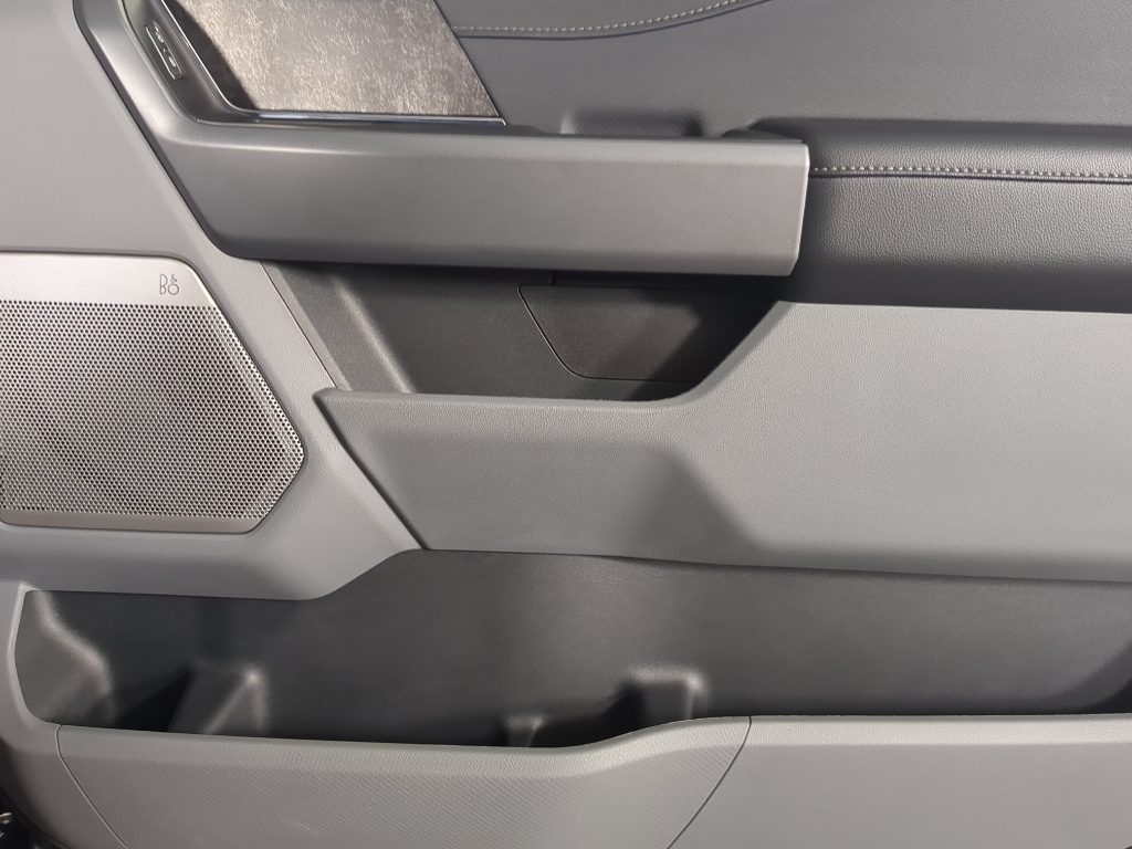 2024 Ford F-150 Lightning photo 13