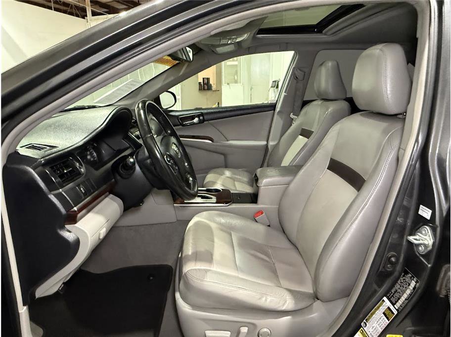 2012 Toyota Camry XLE photo 11