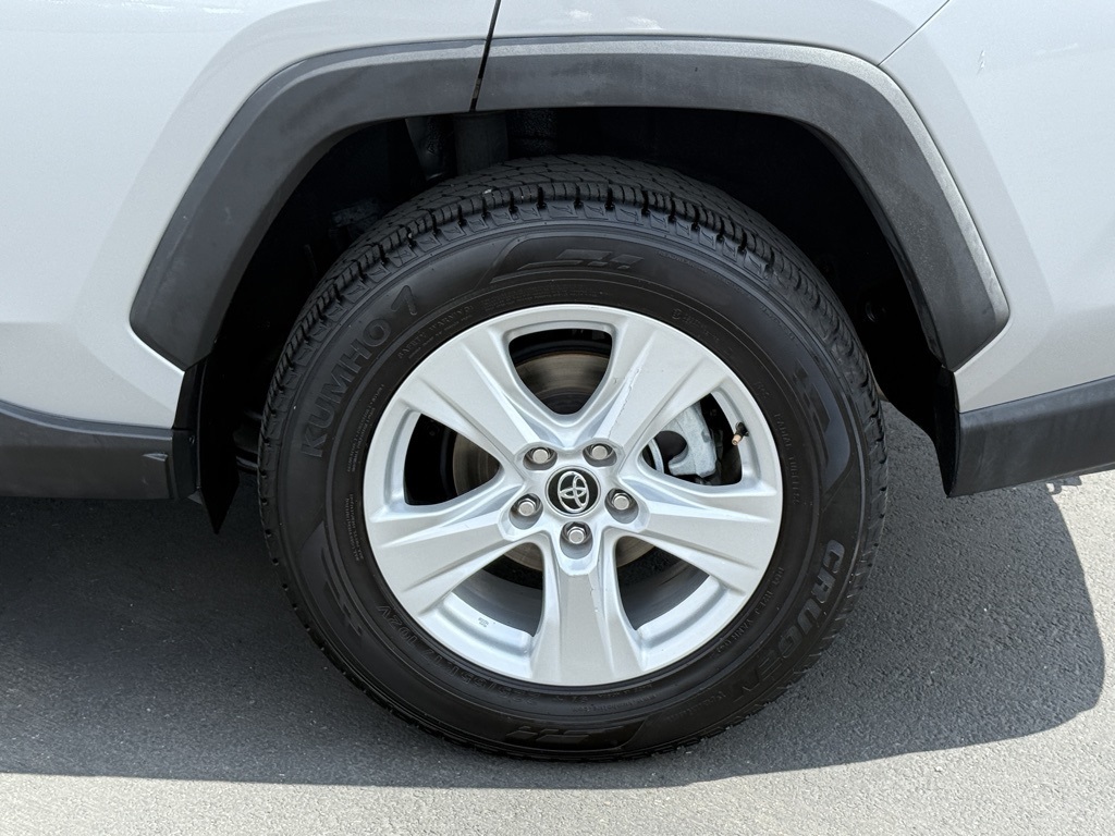 2021 Toyota RAV4 XLE photo 16