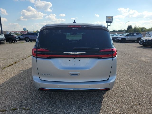 2026 Chrysler Pacifica photo 18