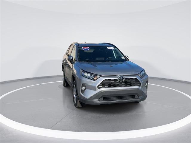2021 Toyota RAV4 XLE photo 2
