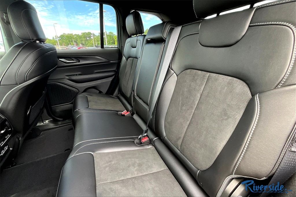 2025 Jeep Grand Cherokee Altitude X photo 10
