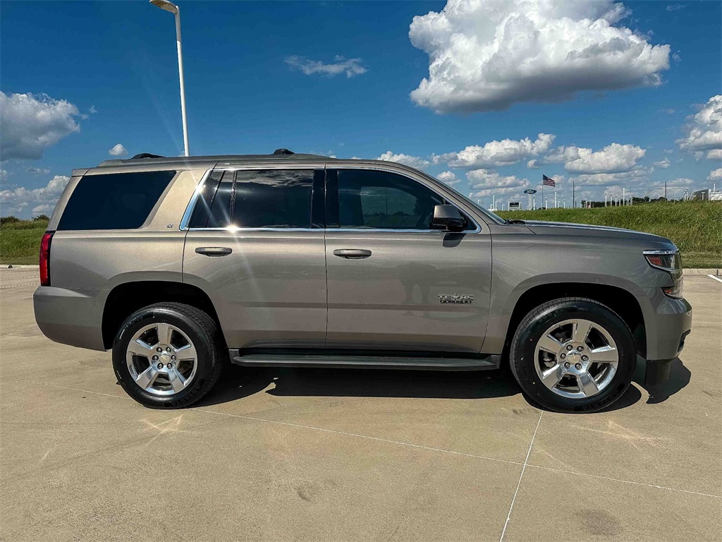 2017 Chevrolet Tahoe LT photo 2