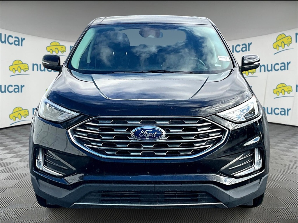 2022 Ford Edge Titanium photo 2