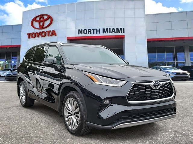 Pre-Owned 2024 Toyota Highlander Platinum 4D Sport Utility Platinum FWD ...