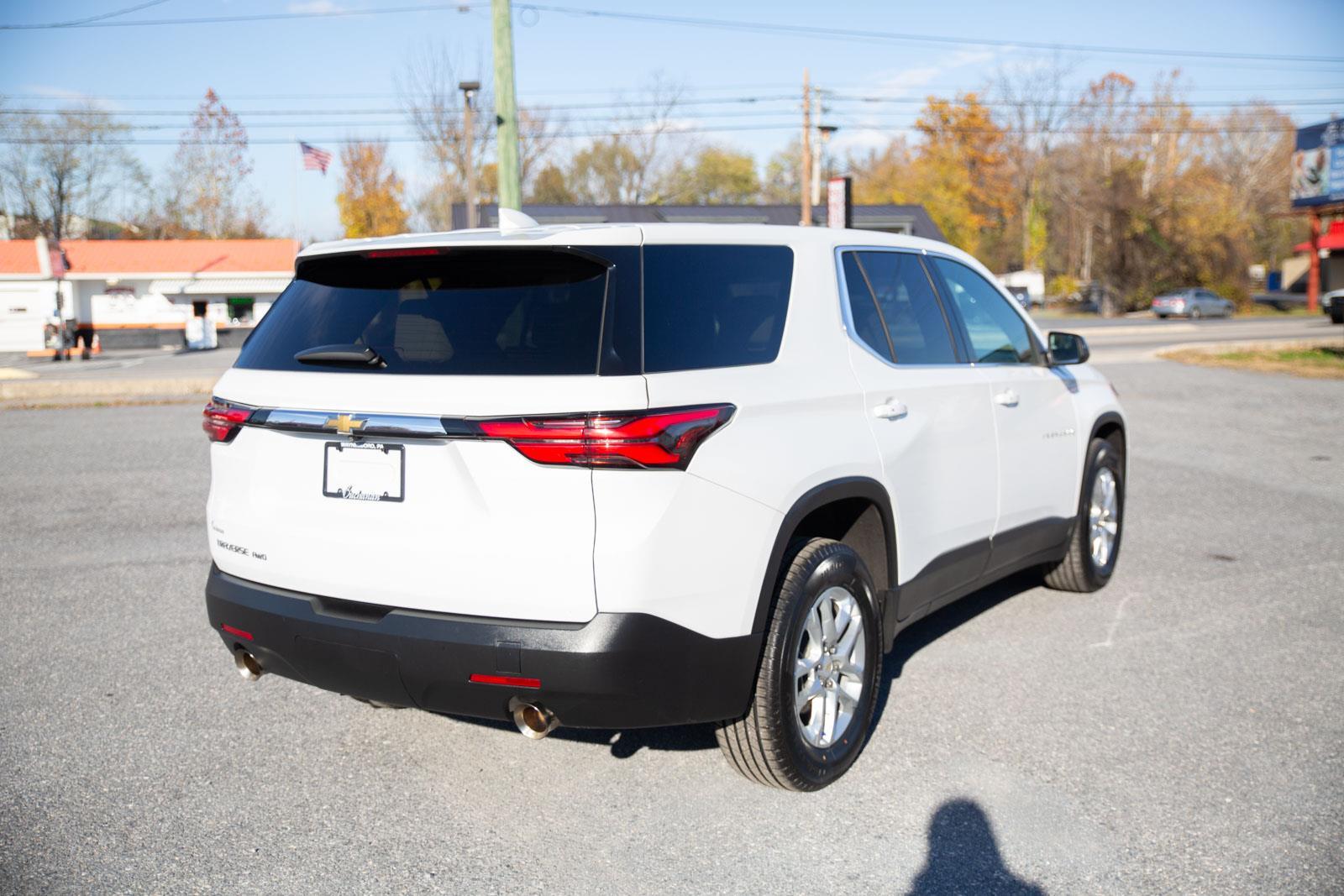 2023 Chevrolet Traverse LS photo 3