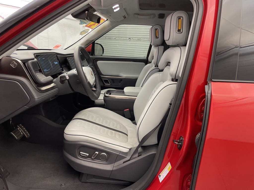 2024 Rivian R1S Launch Edition photo 18
