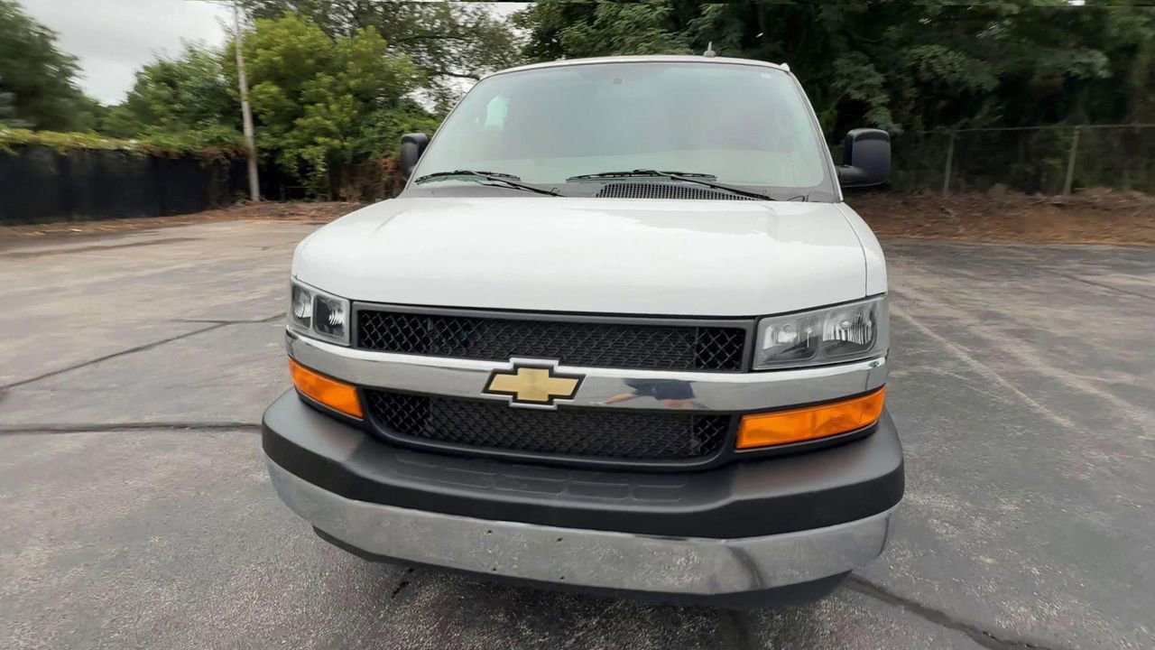 2023 Chevrolet Express 2500 Cargo photo 3