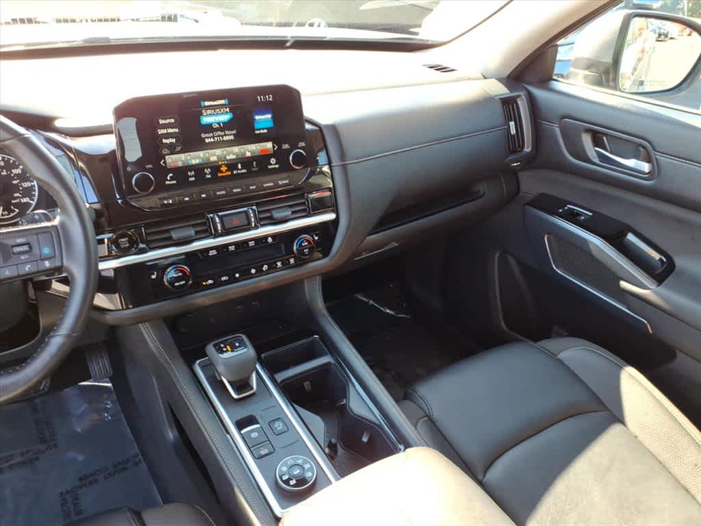 2025 Nissan Pathfinder SL photo 13