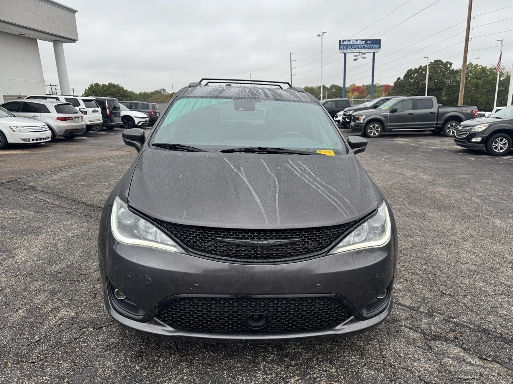 Used 2019 Chrysler Pacifica Limited with VIN 2C4RC1GG1KR583386 for sale in Kansas City