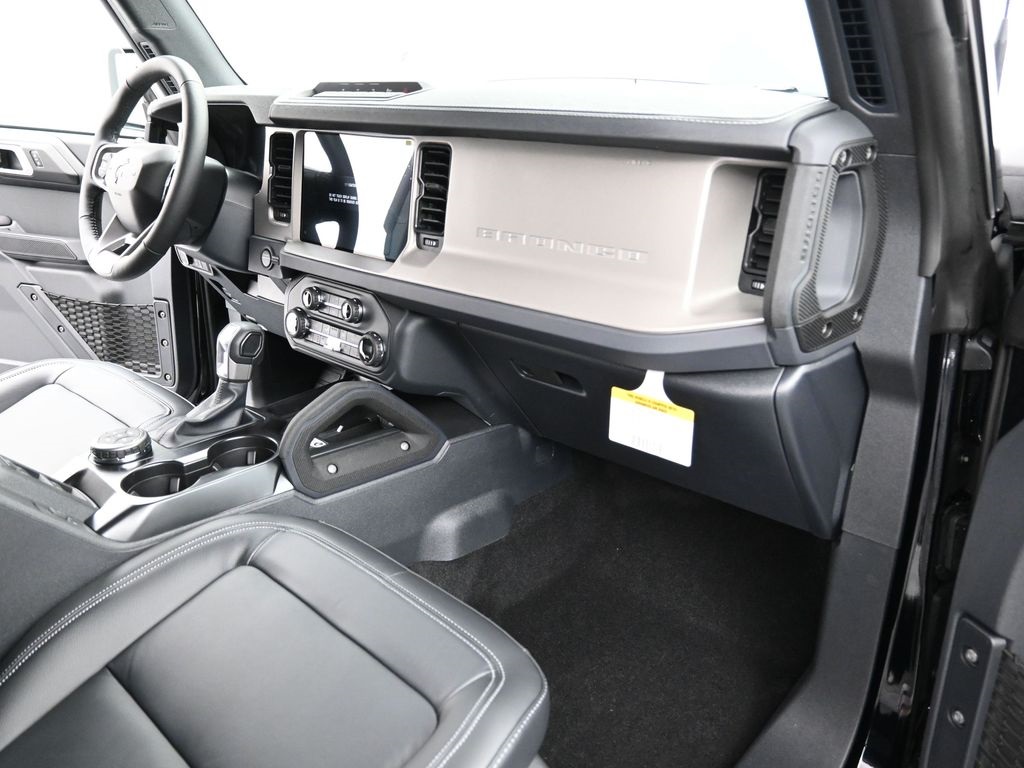 2025 Ford Bronco Outer Banks photo 17