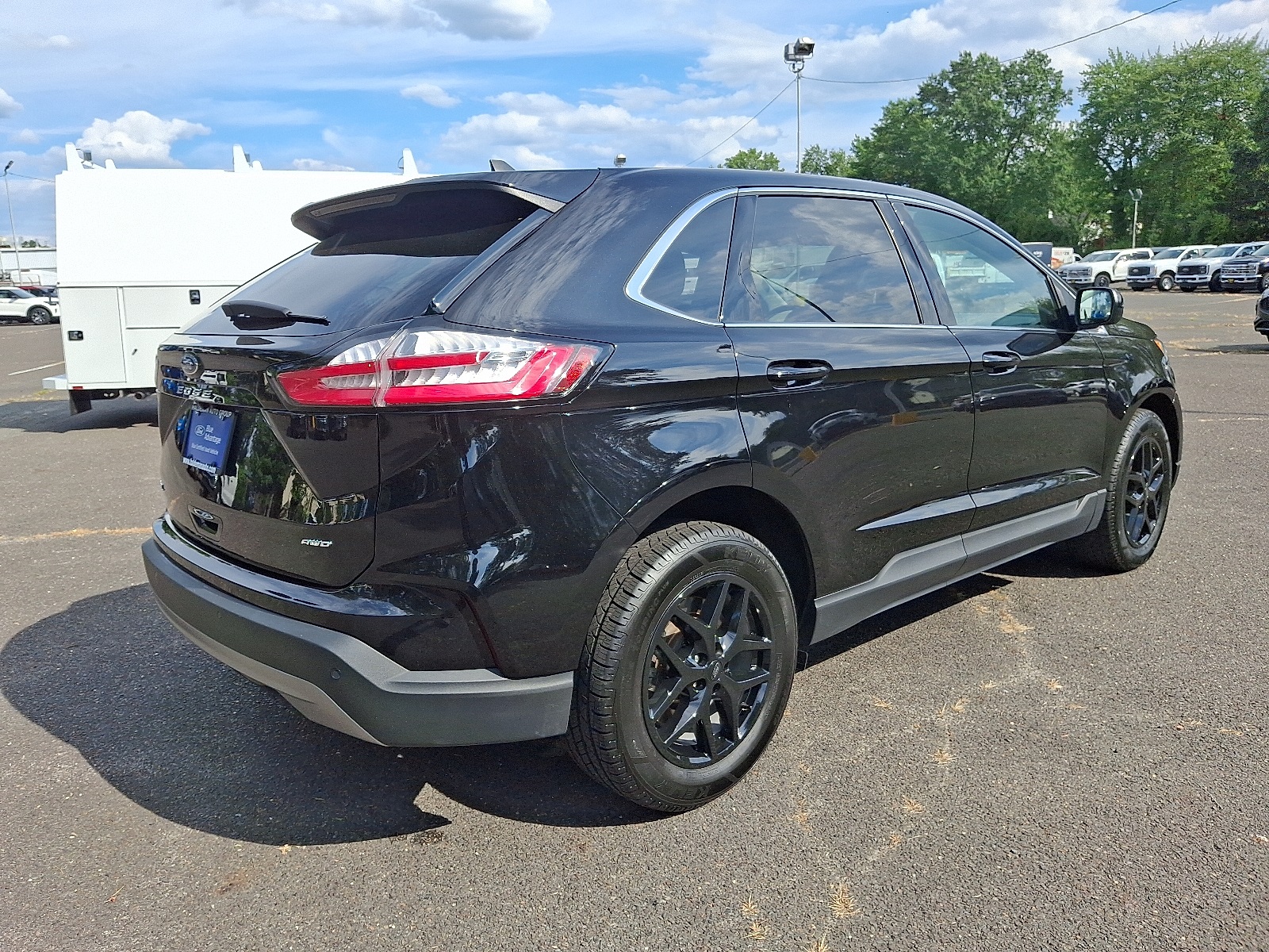 2024 Ford Edge SEL photo 2