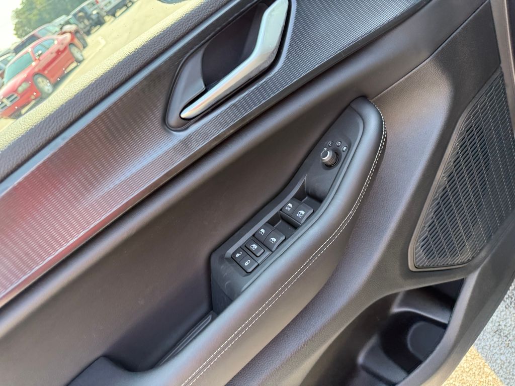 2025 Jeep Grand Cherokee Altitude photo 11