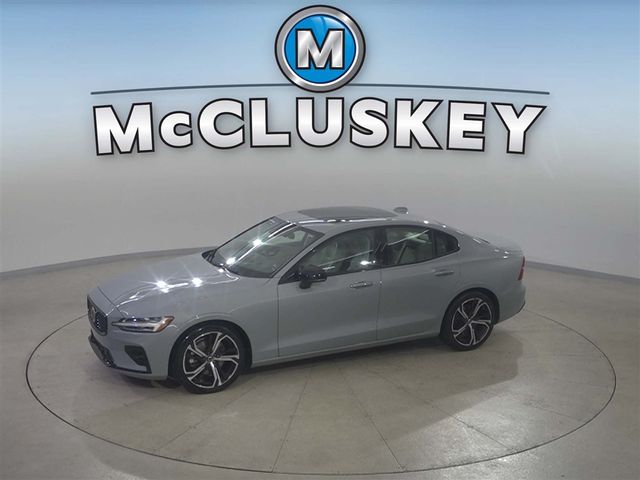 2024 Volvo S60 Plus's photo