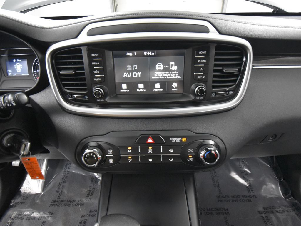 2020 Kia Sorento LX photo 25