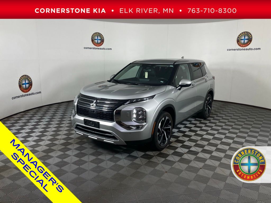 2024 Mitsubishi Outlander SE's photo