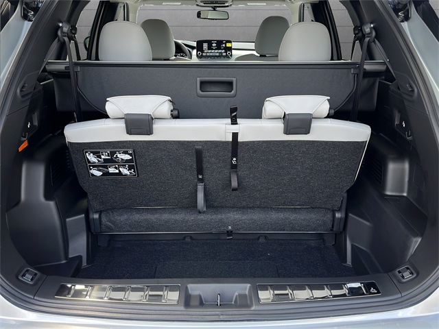 2025 Mitsubishi Outlander PHEV SEL photo 8