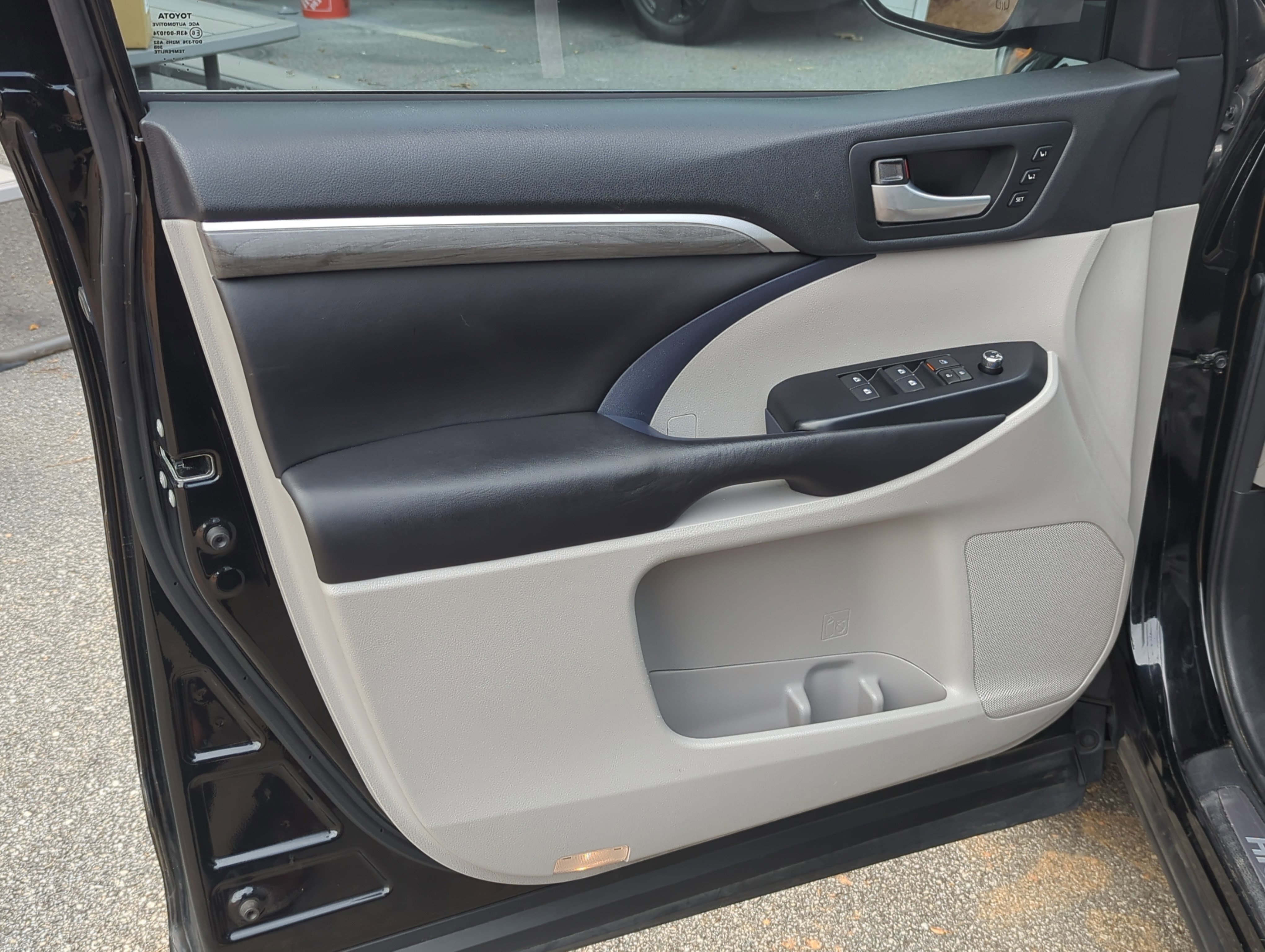 2017 Toyota Highlander Limited Platinum photo 3