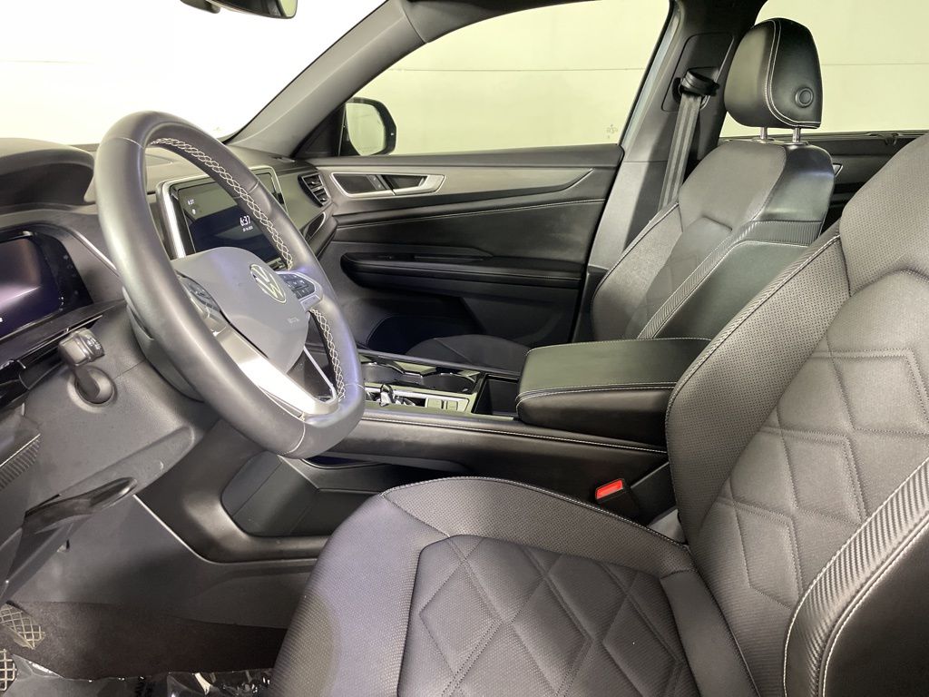 2024 Volkswagen Atlas Cross Sport SE Technology photo 22