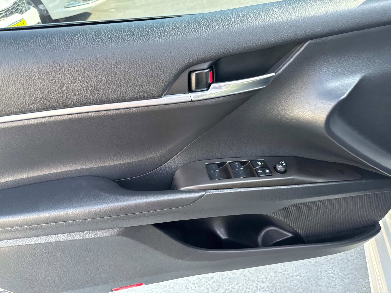 2022 Toyota Camry SE photo 15