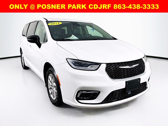 2024 Chrysler Pacifica Touring L's photo