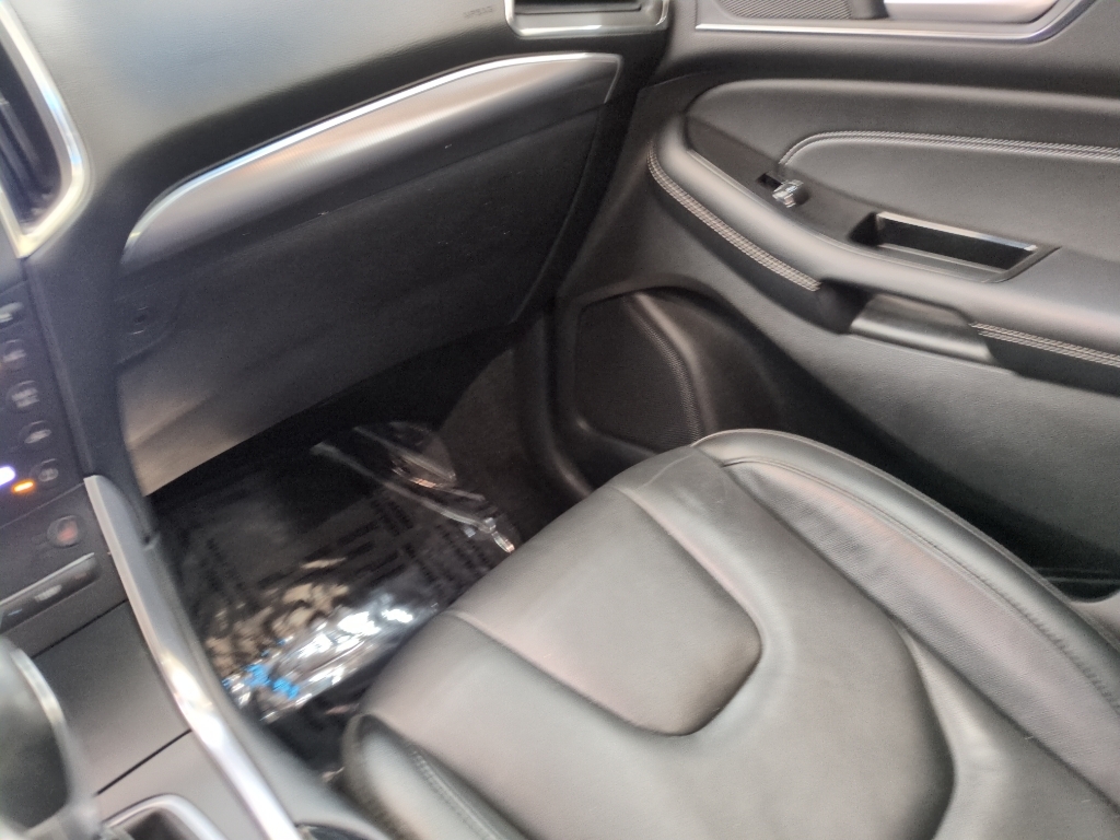 2018 Ford Edge Titanium photo 23