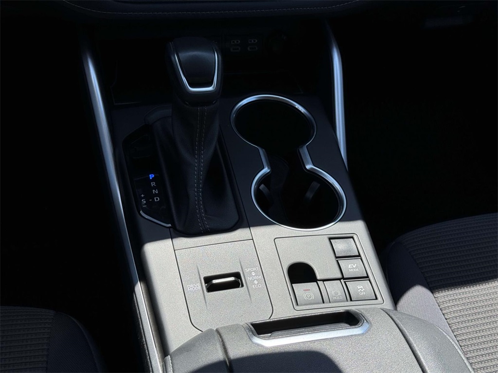 2023 Toyota Highlander Hybrid LE photo 18