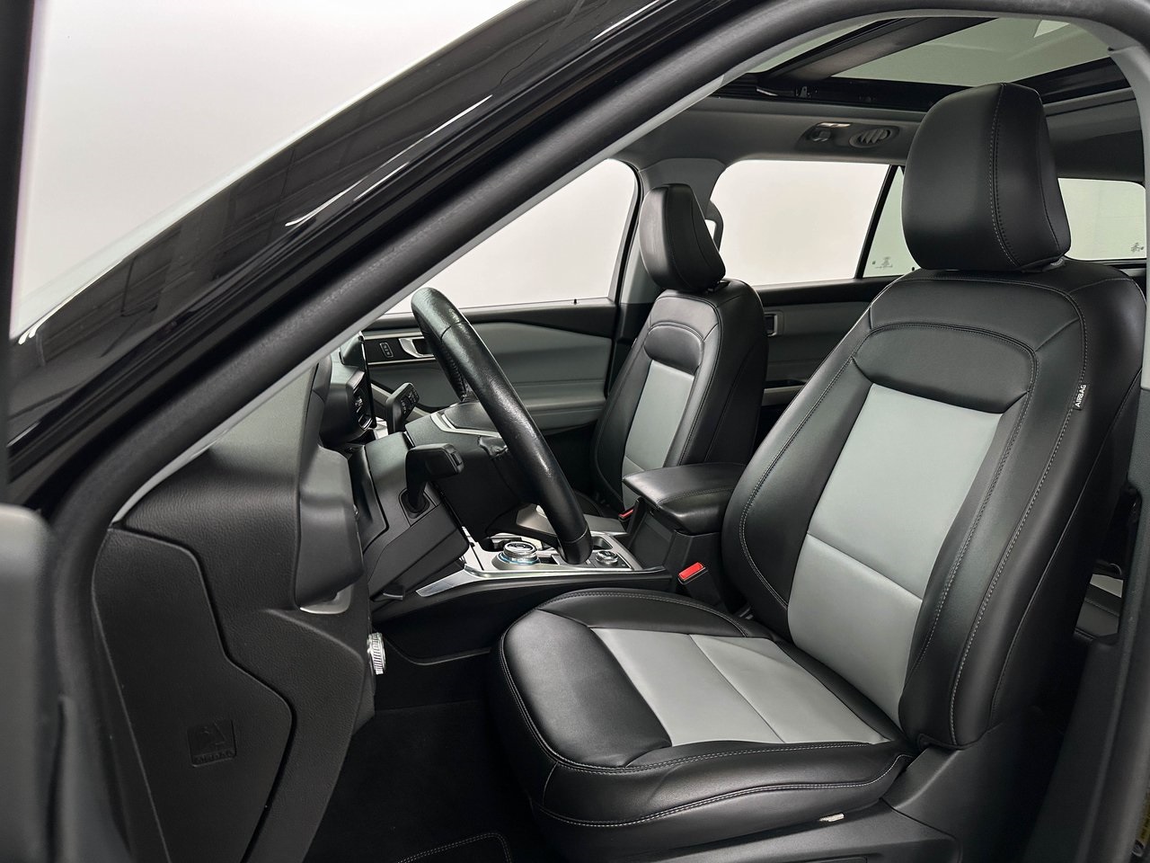 2022 Ford Explorer XLT photo 13
