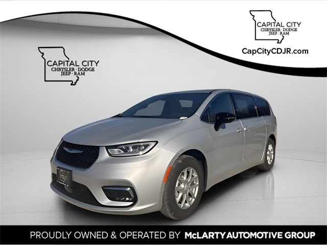 2026 Chrysler Pacifica Select's photo
