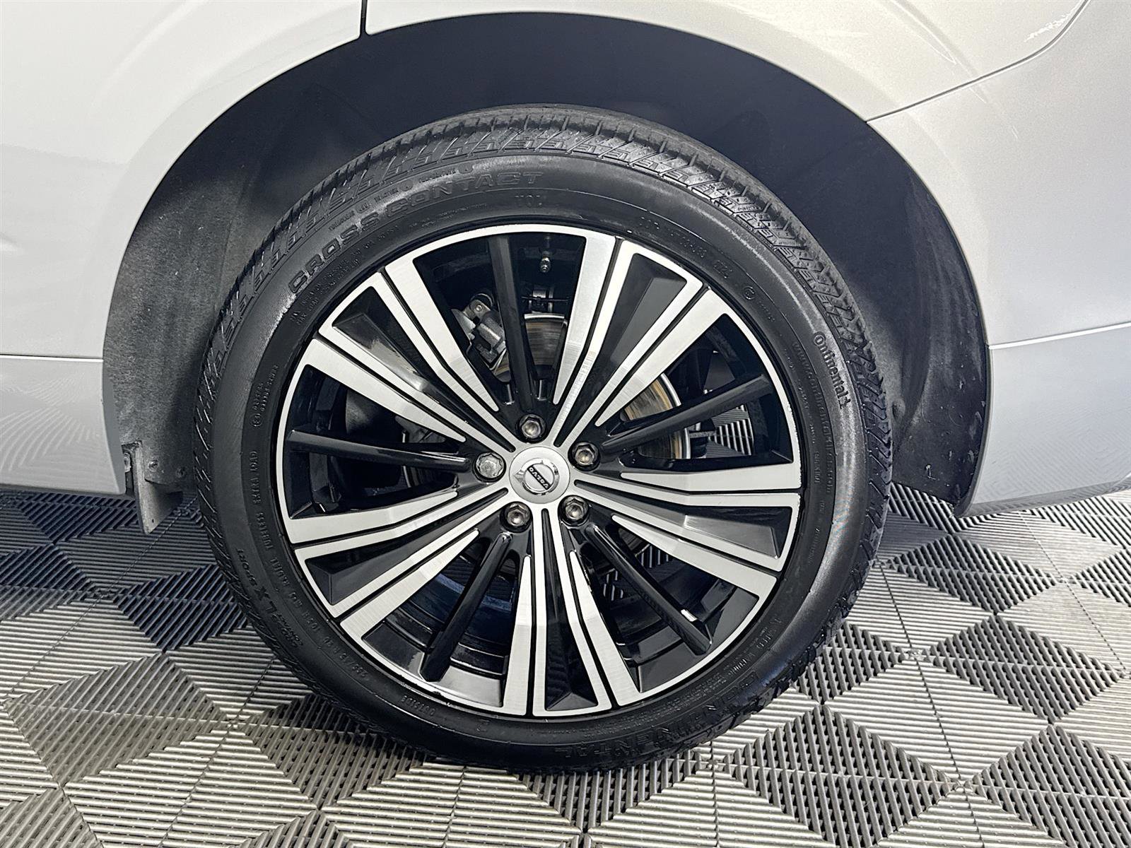 2023 Volvo XC60 B5 Plus photo 27