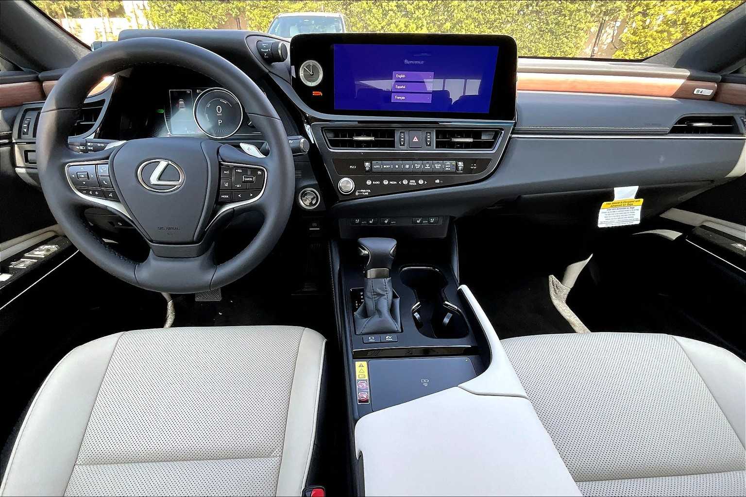 2025 Lexus ES 300h photo 5