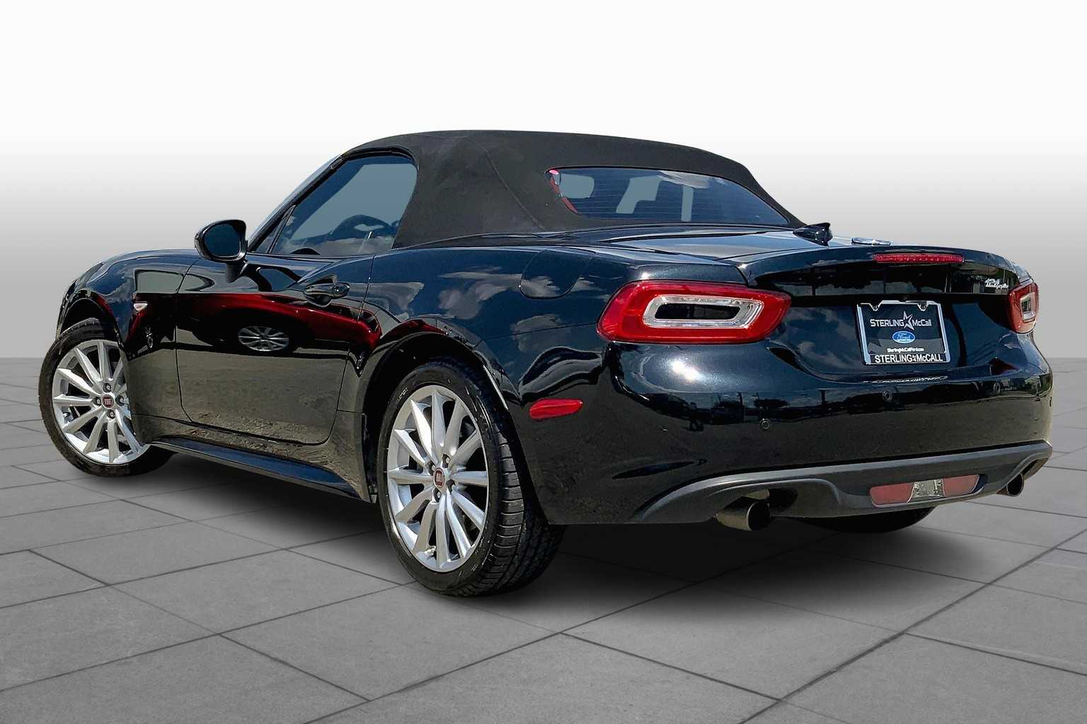 2017 Fiat 124 Spider Lusso photo 9