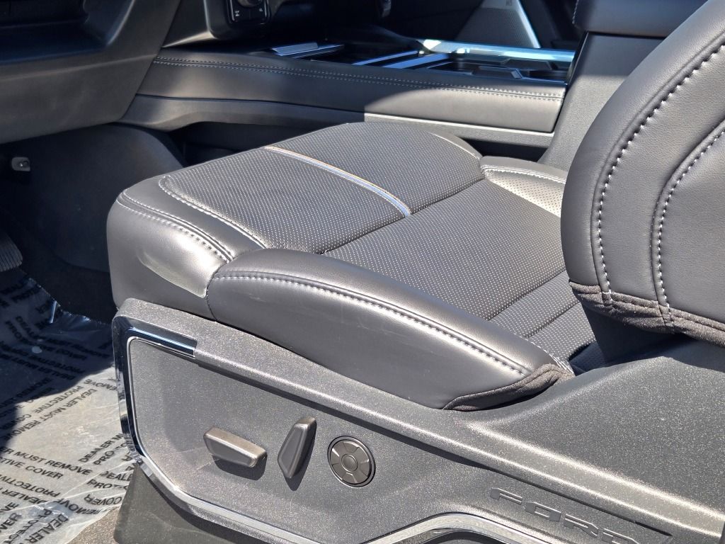 2025 Ford F-250 Platinum photo 21