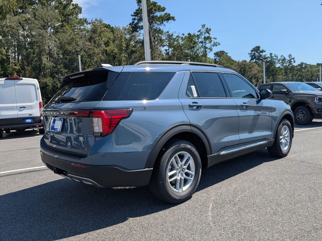 2025 Ford Explorer photo 4