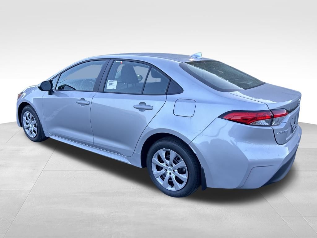 2025 Toyota Corolla LE photo 3