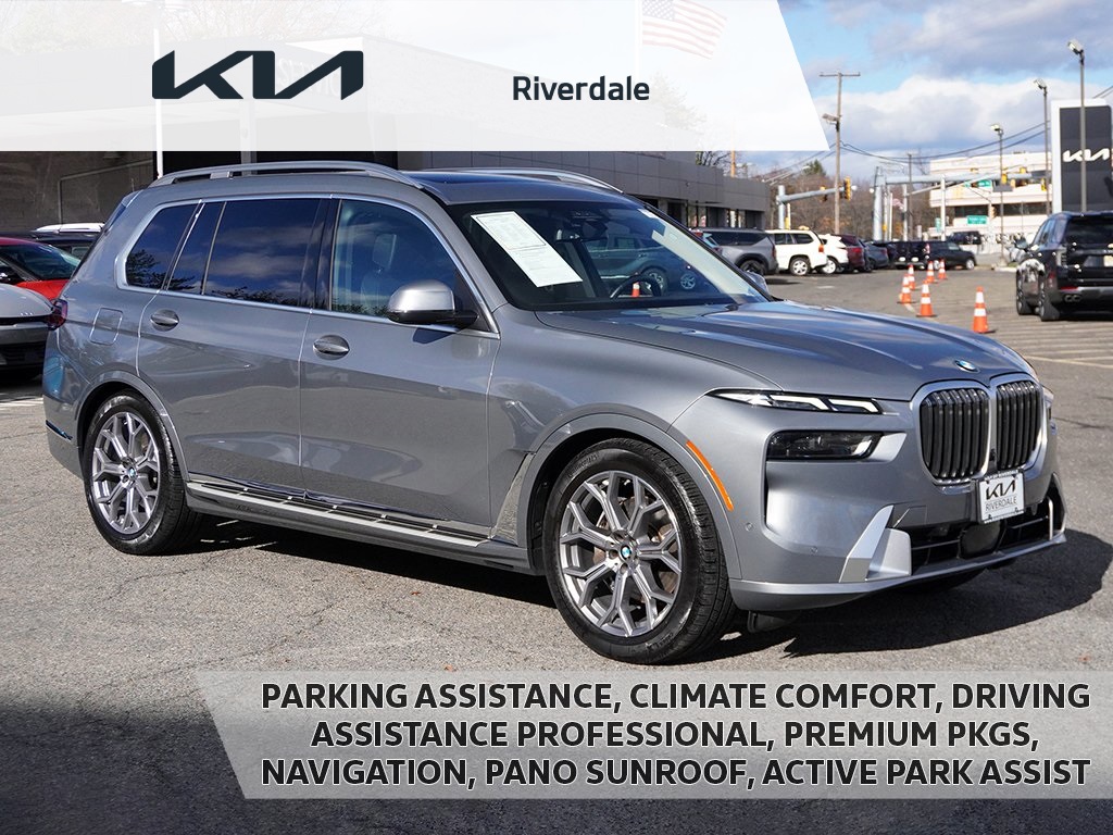 2023 BMW X7 40i's photo