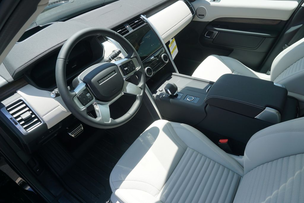 2025 Land Rover Discovery SE photo 18