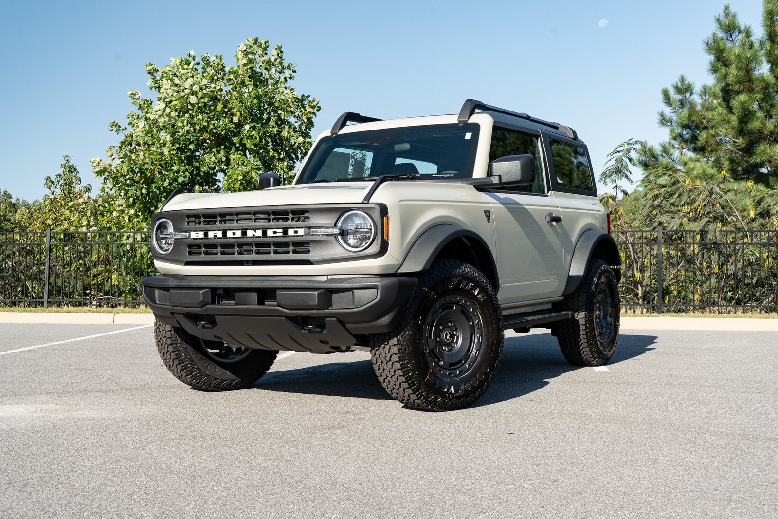 2025 Ford Bronco 2-Door Base's photo