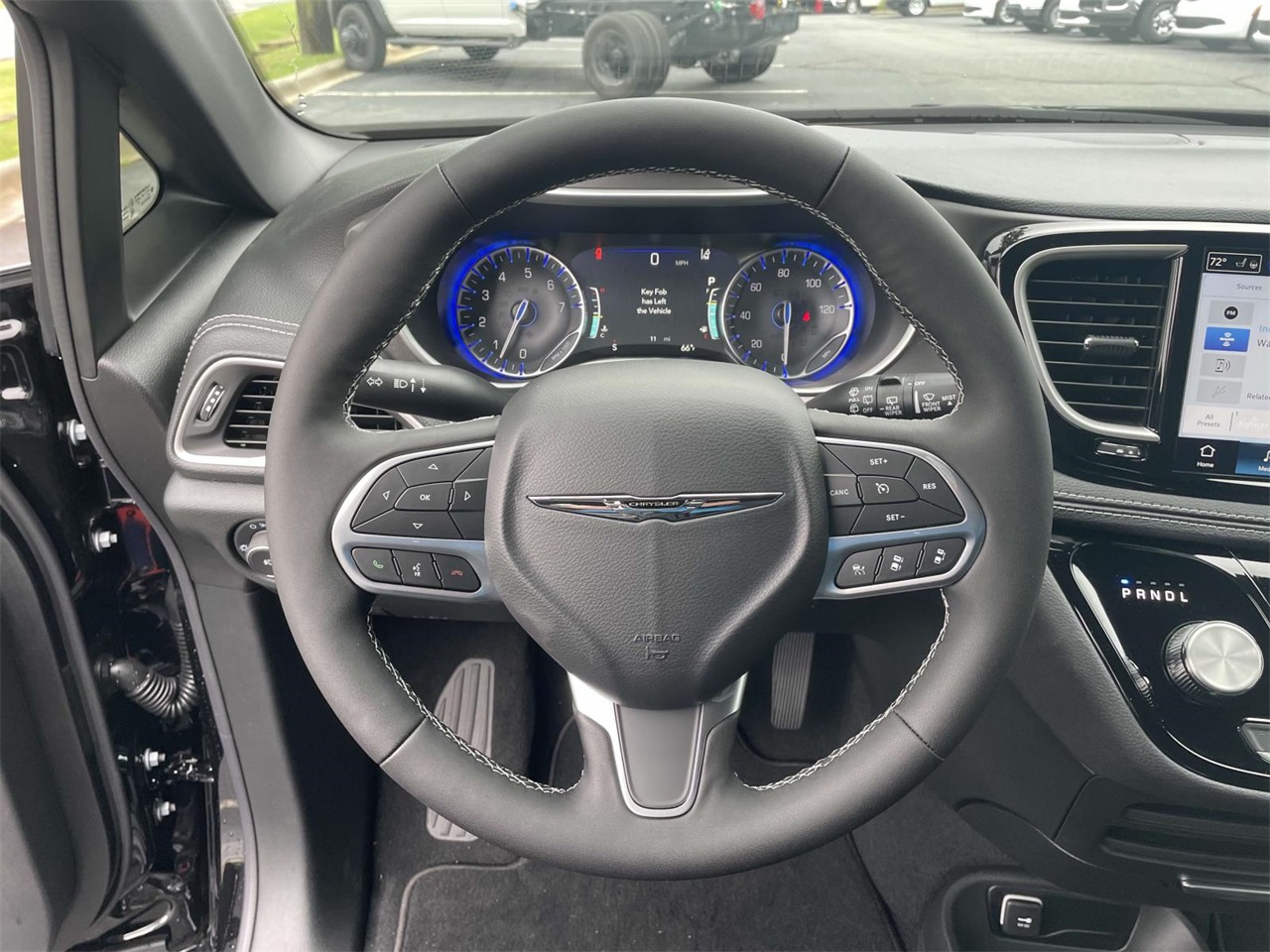 2026 Chrysler Pacifica photo 30