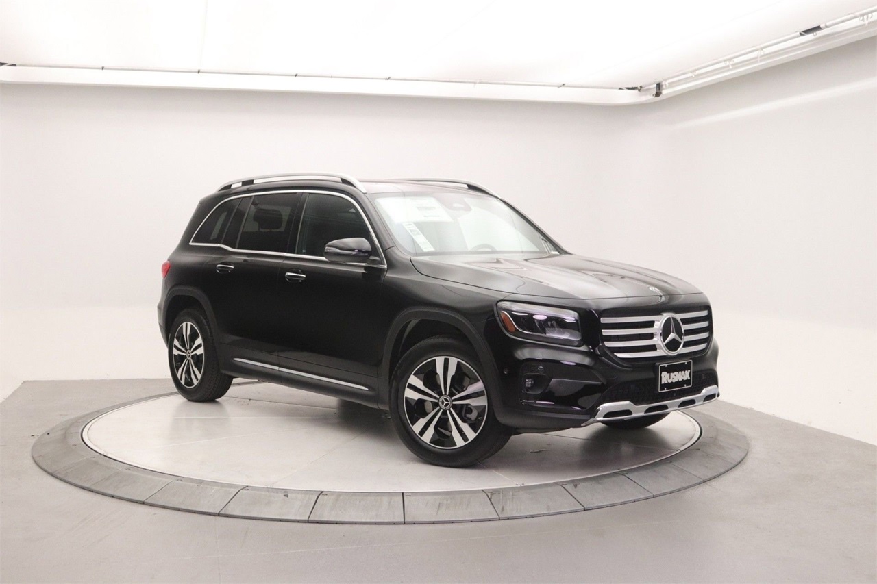 2025 Mercedes-Benz GLB Base's photo