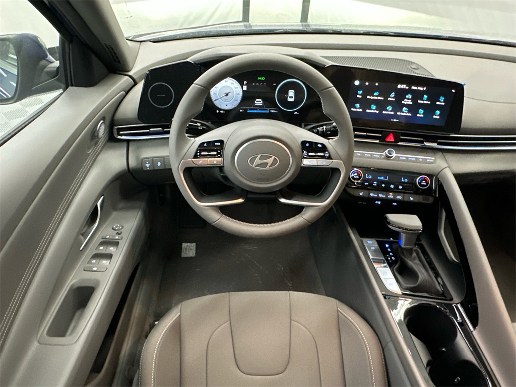 2025 Hyundai Elantra SEL Convenience photo 24