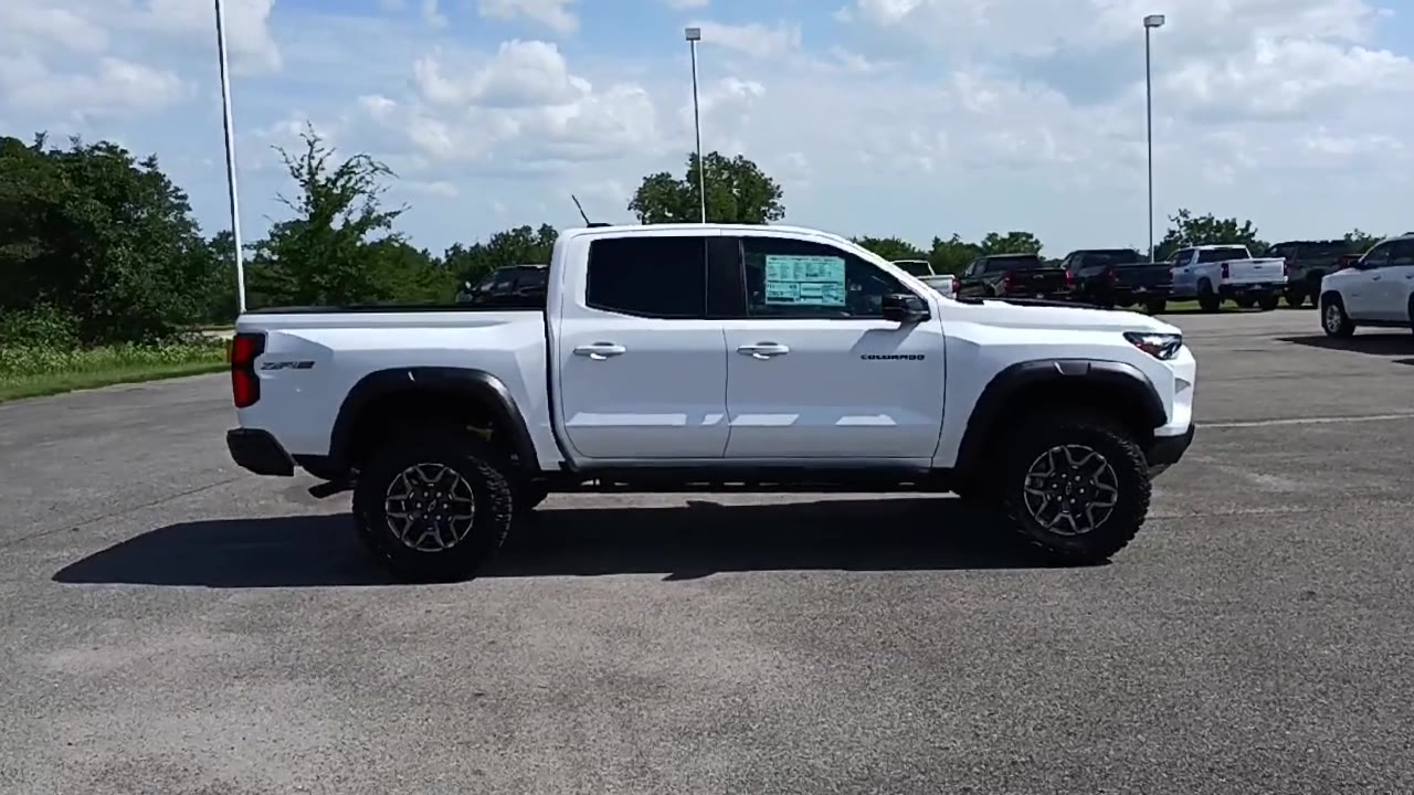 2025 Chevrolet Colorado ZR2 photo 8