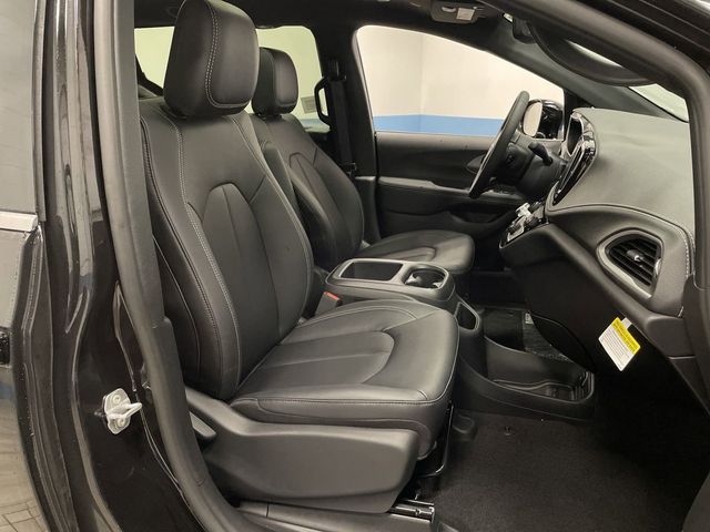 2025 Chrysler Pacifica photo 29