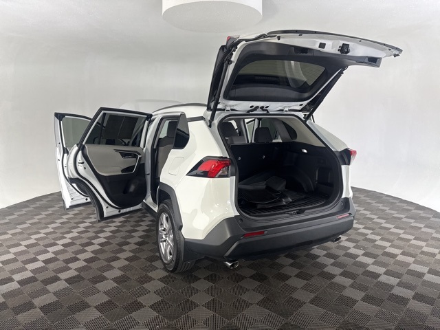 2022 Toyota RAV4 Hybrid XLE photo 16
