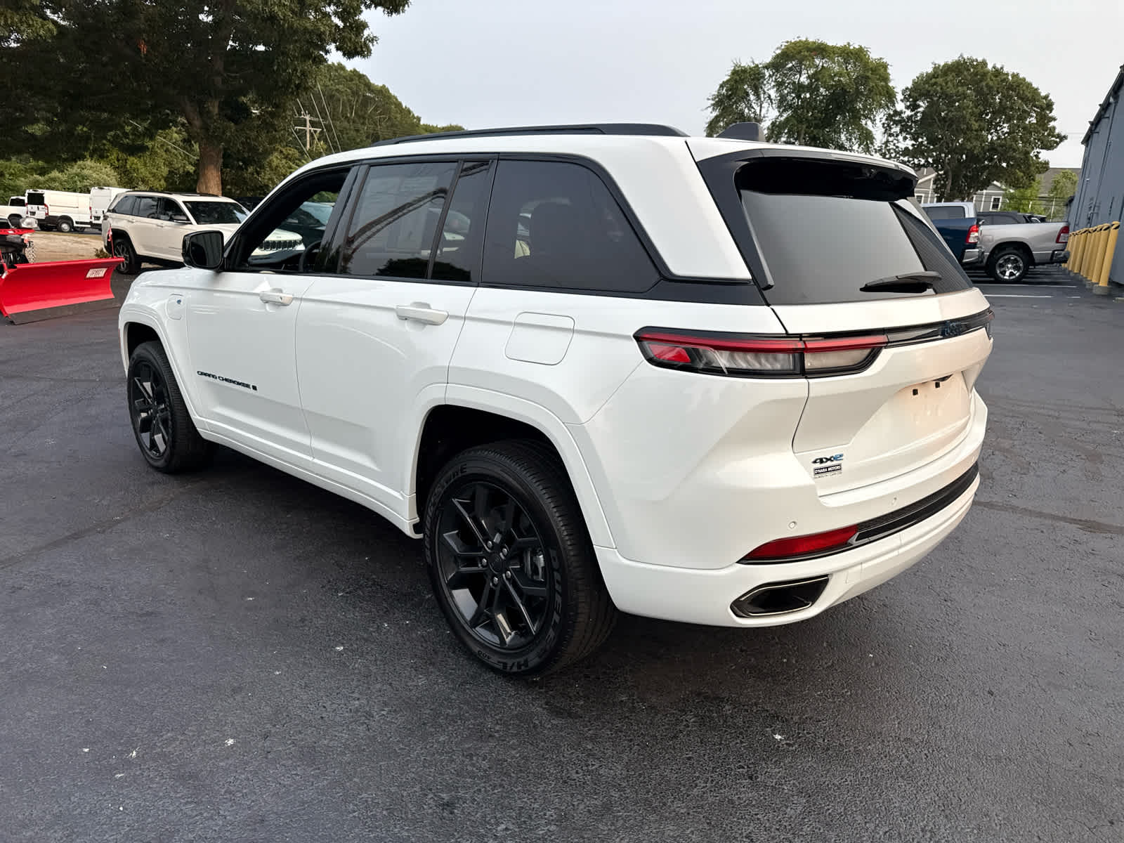 2024 Jeep Cherokee 80th Anniversary Edition photo 3