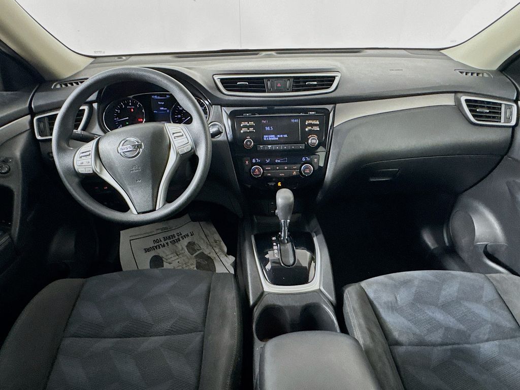 2015 Nissan Rogue SV photo 24